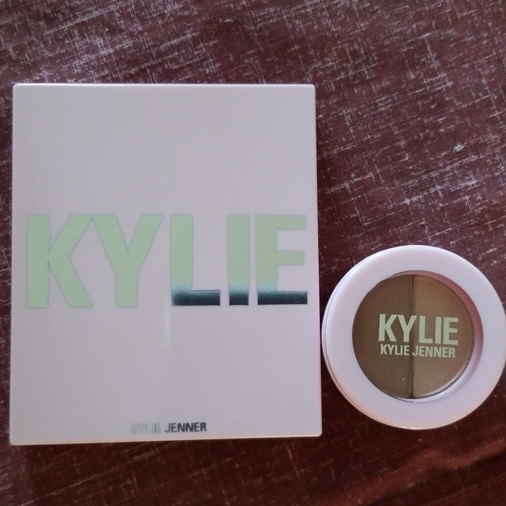 Brand new kylie blush and eyeshadow duo